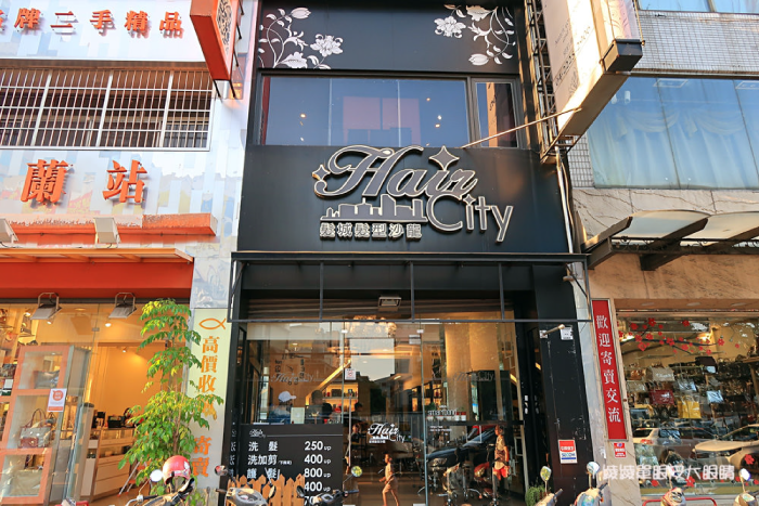 HairCity髮城中友概念店就在中友百貨的斜對面 HairCity髮城中友概念店-台中一中街燙髮推薦